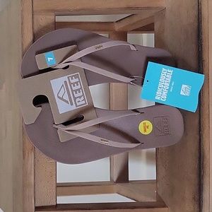 NWT Women's Reef flip flop. Size 7